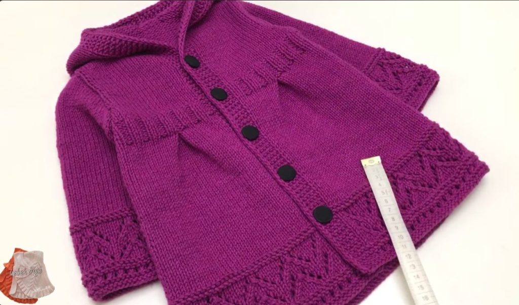 Modelo de chaqueta larga para niñas