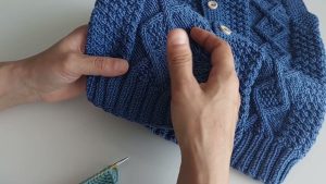 Cómo hacer un chaleco con capucha con estampado rombo