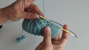 Cómo hacer un chaleco con capucha con estampado rombo